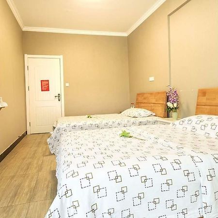 Huanlesong Youth Hostel Ухань Экстерьер фото