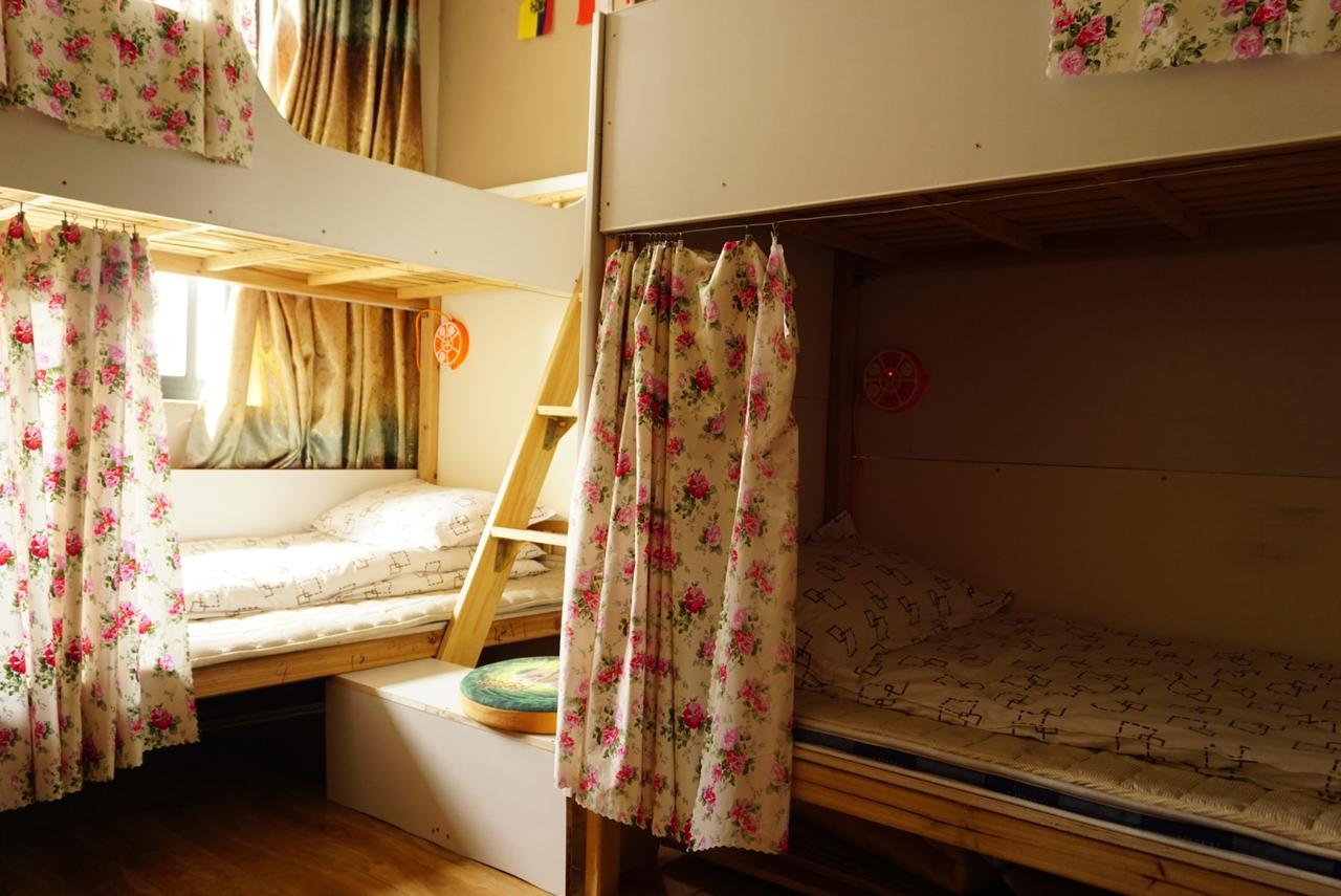 Huanlesong Youth Hostel Ухань Экстерьер фото