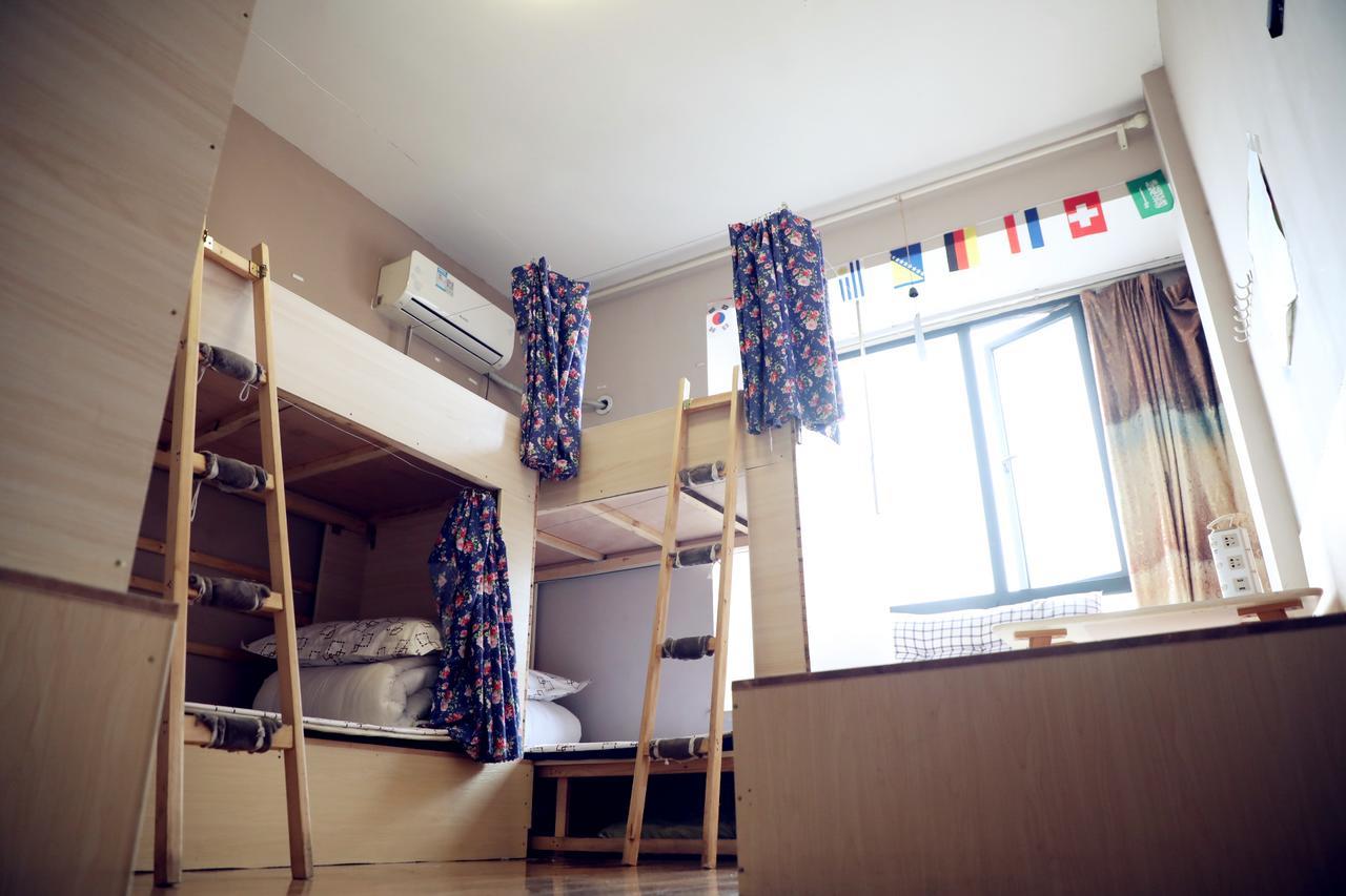 Huanlesong Youth Hostel Ухань Экстерьер фото