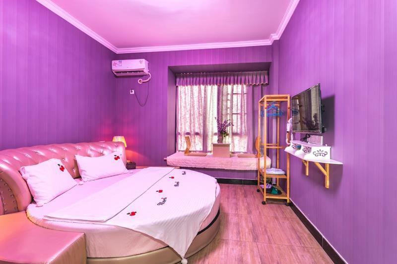 Huanlesong Youth Hostel Ухань Экстерьер фото