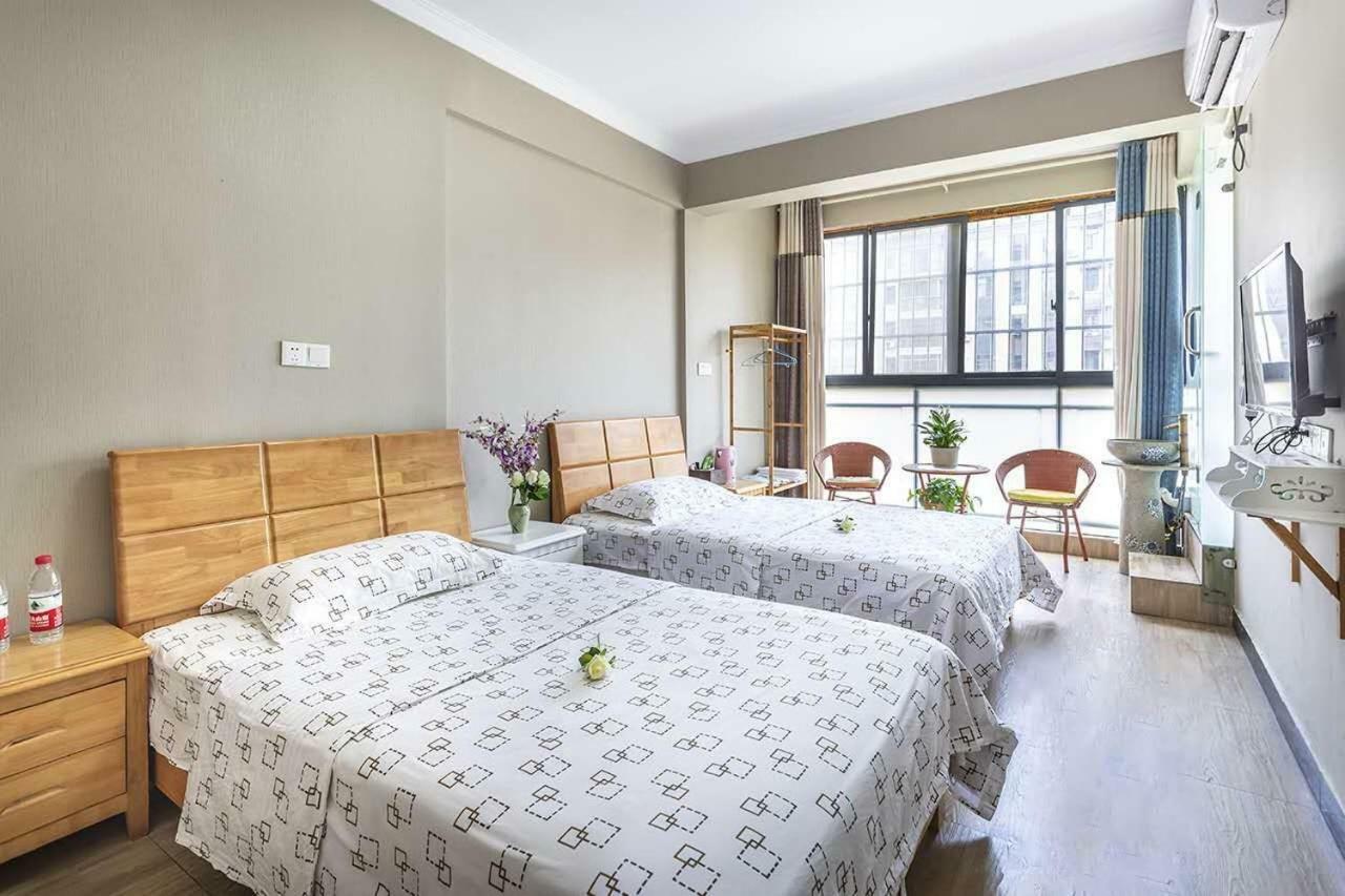Huanlesong Youth Hostel Ухань Экстерьер фото