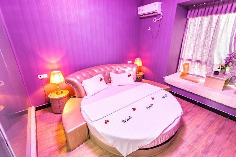 Huanlesong Youth Hostel Ухань Экстерьер фото