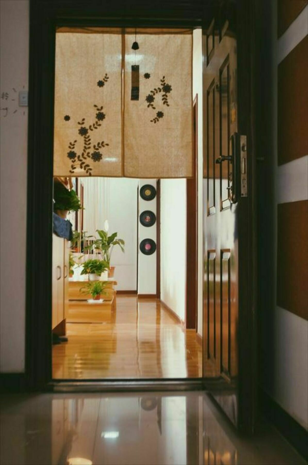 Huanlesong Youth Hostel Ухань Экстерьер фото