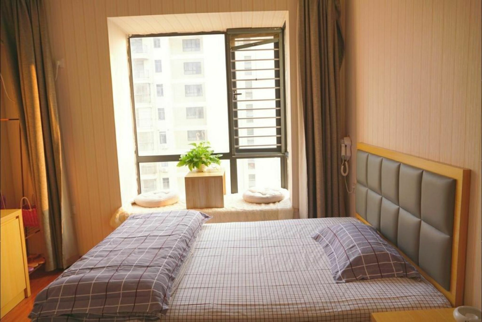 Huanlesong Youth Hostel Ухань Экстерьер фото