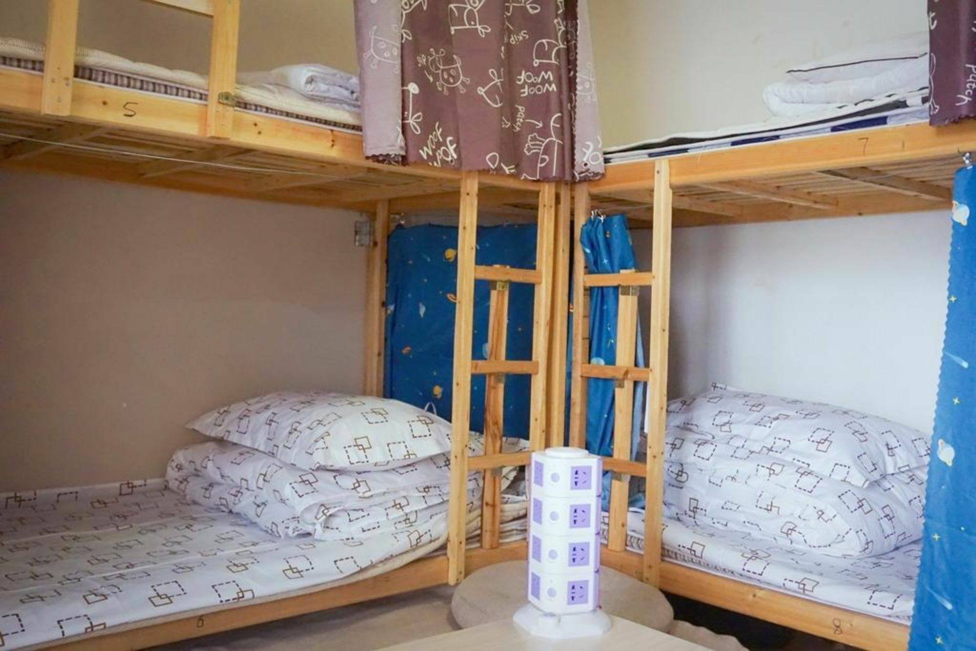 Huanlesong Youth Hostel Ухань Экстерьер фото