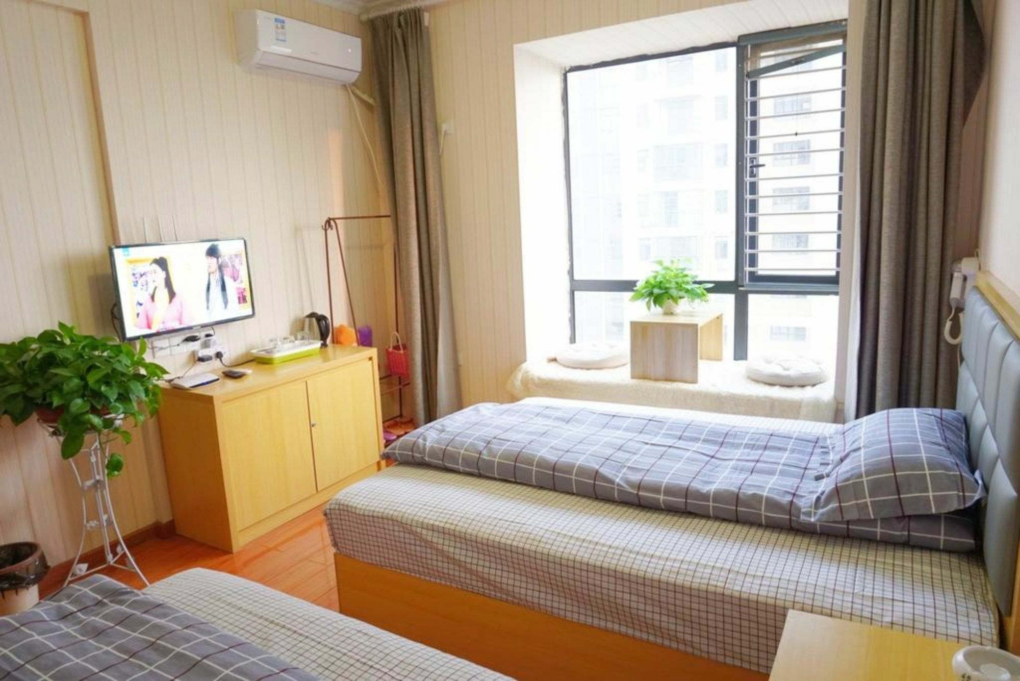 Huanlesong Youth Hostel Ухань Экстерьер фото
